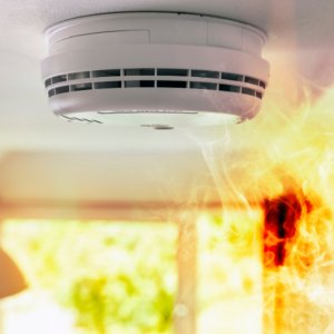 আগুনের আগেই সতর্কতা: জীবন বাঁচাচ্ছে স্মোক অ্যালার্ম