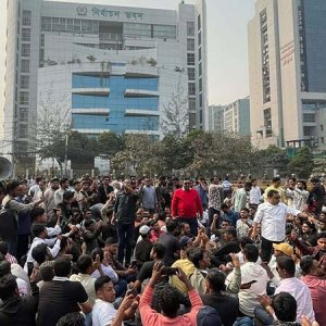 দ্বিতীয় দিনের মতো ছাত্রদলের ইসি ঘেরাও