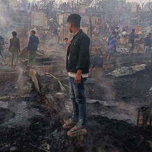 মধ্যরাতে উখিয়ার রোহিঙ্গা ক্যাম্পে ভয়াবহ আগুন, পুড়লো শত শত ঘর 