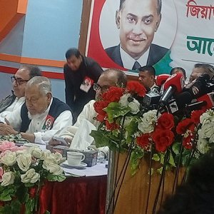 সিধা পথে রাজনীতি করেন, ধর্মের নামে বিশৃঙ্খলা করবেন না: মির্জা ফখরুল   