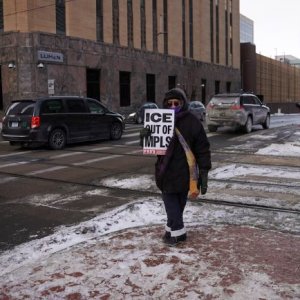 ট্রাম্পের অভিবাসননীতির বিরুদ্ধে যুক্তরাষ্ট্রে বিক্ষোভ