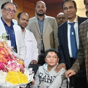 ৩৫ অস্ত্রোপচার শেষে ৬ মাস পর ঘরে ফিরলো আবিদ