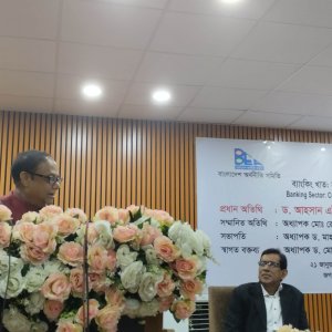 গভর্নেন্সের ব্যর্থতায় ব্যাংক খাত থেকে তিন লাখ কোটি টাকা পাচার: গভর্নর