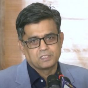 নির্বাচন উপলক্ষে ১১ ফেব্রুয়ারি সাধারণ ছুটি