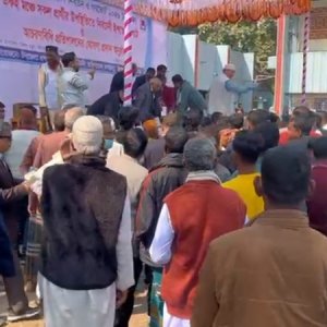 নির্বাচনি অনুষ্ঠানে গণভোটে ‘না’ বলায় হট্টগোল, বিশৃঙ্খলা