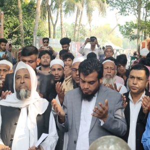 শেখ মুজিবের কবর জিয়ারত করে ভোটের প্রচারণা শুরু বিএনপি নেতার