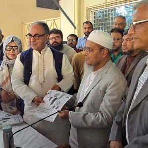 নিজ বাসায় দোয়া মাহফিলের মধ্য দিয়ে মির্জা আব্বাসের প্রচারণা শুরু