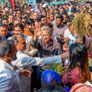 প্রথম দিন প্রচারে নেমে আমির খসরু বললেন, ‘ধানের শীষের জোয়ার শুরু’ প্রথম দিন প্রচারে নেমে আমির খসরু বললেন, ‘ধানের শীষের জোয়ার শুরু’