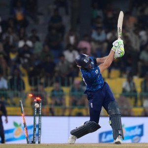 কলম্বোয় হারে শুরু ইংলিশদের 