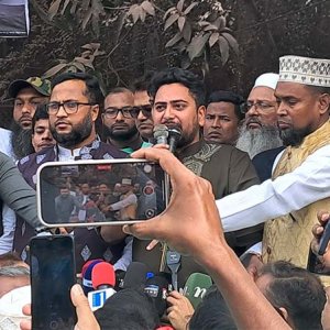 ভয় পেয়ে একটি বড় দল আতঙ্ক ছড়াচ্ছে: নাহিদ ইসলাম