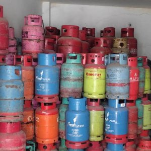 নানা উদ্যোগেও ভোগান্তি কমেনি এলপিজি গ্রাহকের