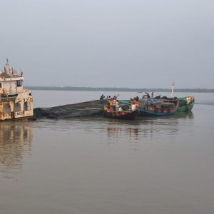 পশ্চিমবঙ্গের মুড়িগঙ্গা নদীতে ডুবলো বাংলাদেশি জাহাজ