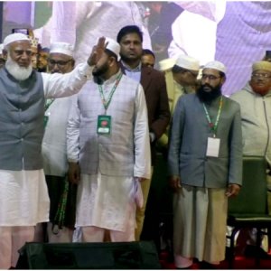 ‘দুর্নীতিবাজরা রঙিন স্বপ্ন দেখিয়ে জনগণকে চতুর্থ আসমানে পৌঁছে দিচ্ছে’