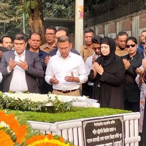 আরাফাত রহমান কোকোর কবর জিয়ারত করলেন তারেক রহমান