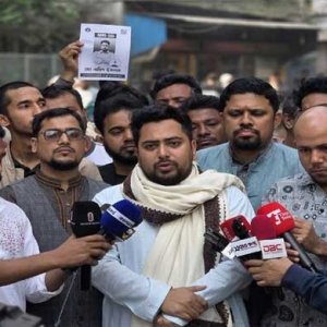 কার্ডের কথা বলে তারা ভোট কেনার কৌশল করছেন: নাহিদ ইসলাম