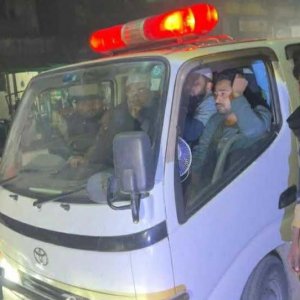 কারাফটকে মৃত ছেলেকে কোলে নিয়ে স্ত্রীর মরদেহ ছুঁয়ে কাঁদলেন ছাত্রলীগ নেতা