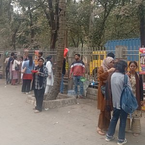 দুই শতাধিক অনুমোদনহীন দোকান, নিয়ন্ত্রণ-চাঁদাবাজি নিয়ে পাল্টাপাল্টি অভিযোগ 