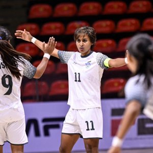 সাফে সাফল্যের পর সাবিনাকে নিয়ে গর্বিত বাফুফে সভাপতি