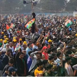 চট্টগ্রাম পলোগ্রাউন্ড মাঠে জনসভায় উপস্থিত হয়েছেন তারেক রহমান