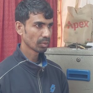 জেলা প্রশাসকের কার্যালয়ে ঢুকে হামলার চেষ্টা, যুবক আটক