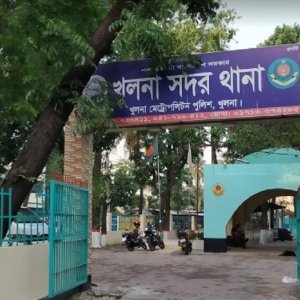 খুলনায় ১২টি ককটেল উদ্ধার