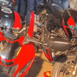 গাইবান্ধায় আ.লীগ নেতাকে ধরতে যাওয়া পুলিশের ওপর হামলা, আহত ৪