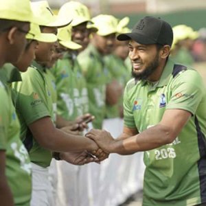 মাইলস্টোন স্পোর্টস ফেস্টিভ্যালে শিক্ষার্থীদের সঙ্গে মুশফিকুর রহিম