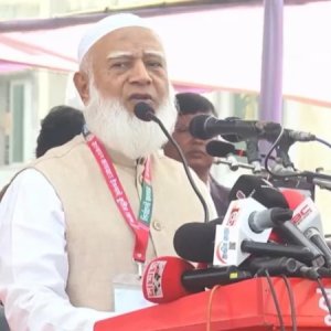 চাঁদাবাজদের বুকে টেনে নিয়ে হাতে সম্মানের কাজ তুলে দিতে চাই: জামায়াত আমির