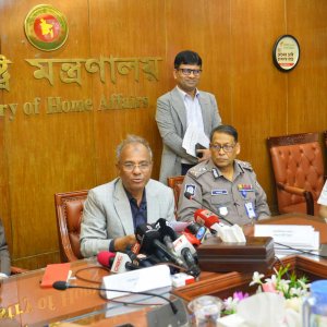 নির্বাচন ঘিরে সর্বোচ্চ নিরাপত্তা নিশ্চিতের আশ্বাস স্বরাষ্ট্র উপদেষ্টার