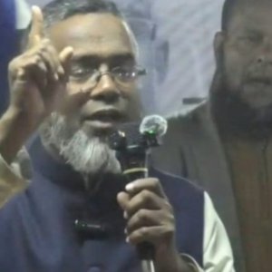 ডাকসুকে ‘বেশ্যাখানা’ বলা জামায়াত নেতার পদ স্থগিত