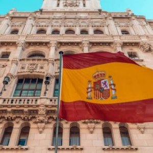 বাংলাদেশিসহ ৫ লাখ অভিবাসীকে বৈধতা দিলো স্পেন