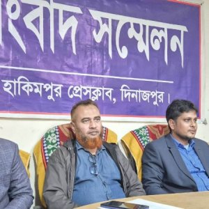 নির্বাচন থেকে সরে দাঁড়ানোর ঘোষণা দিয়ে এক প্রার্থী বললেন, ‘ভোট সুষ্ঠু হবে না’ নির্বাচন থেকে সরে দাঁড়ানোর ঘোষণা দিয়ে এক প্রার্থী বললেন, ‘ভোট সুষ্ঠু হবে না’