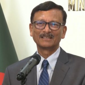 রোহিঙ্গাদের পাসপোর্ট দেওয়া মানে নাগরিকত্ব নয়: পররাষ্ট্র উপদেষ্টা