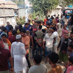 প্রার্থীর হাত ধরে বিএনপিতে যোগ, সভায় বক্তব্য দেওয়ায় সংঘর্ষে আহত ১৫ প্রার্থীর হাত ধরে বিএনপিতে যোগ, সভায় বক্তব্য দেওয়ায় সংঘর্ষে আহত ১৫