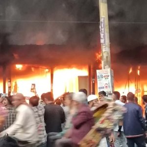 উত্তরায় কাঁচাবাজারে আগুন