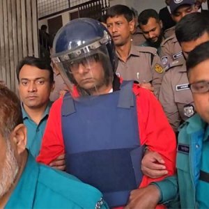 কাঠগড়ায় কাঁদলেন আনিস আলমগীর