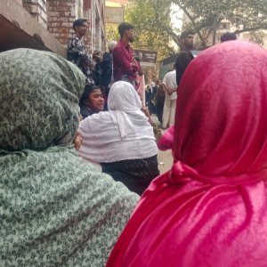 দুধের শিশুকে কোলে নিয়ে স্বামীর জামিনের অপেক্ষায় স্ত্রী