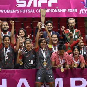 আবারও ছাদখোলা বাসে বরণ ইতিহাস গড়া সাবিনাদের