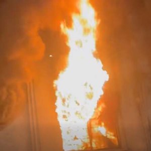 মহাখালীতে বহুতল ভবনে আগুন