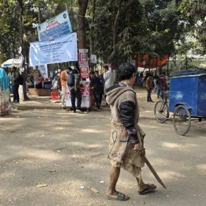 ভবঘুরের উৎপাতে নারী শিক্ষার্থীদের নিরাপত্তা নিয়ে শঙ্কা, ঢাবিতে বাড়ছে টহল