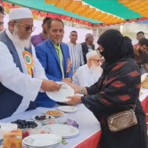 বিদ্যালয়ে বিএনপি জোটের প্রার্থীর টাকা বিতরণ, দেড় লাখ জরিমানা