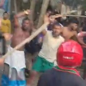 বিএনপির কর্মীর বাড়িতে দাঁড়িপাল্লার ভোট চাইতে গেলে সংঘর্ষ, আহত ১৫ বিএনপির কর্মীর বাড়িতে দাঁড়িপাল্লার ভোট চাইতে গেলে সংঘর্ষ, আহত ১৫