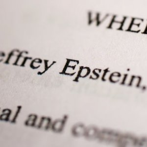 ৩০ লাখেরও বেশি এপস্টেইন নথি উন্মুক্ত করলো যুক্তরাষ্ট্র