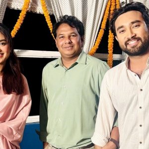 সিনেমার চিত্রনাট্য দিয়ে নাটক নির্মাণ!