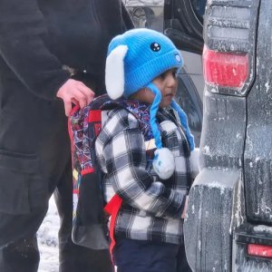 আইসিই হেফাজত থেকে বাবা-ছেলের মুক্তির নির্দেশ