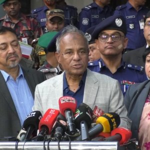 কেউ ভোটকেন্দ্র দখল করতে চাইলে ছাড় দেওয়া হবে না: স্বরাষ্ট্র উপদেষ্টা কেউ ভোটকেন্দ্র দখল করতে চাইলে ছাড় দেওয়া হবে না: স্বরাষ্ট্র উপদেষ্টা