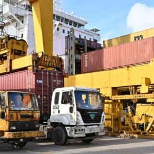 চট্টগ্রাম বন্দরে চলছে তৃতীয় দিনের কর্মবিরতি