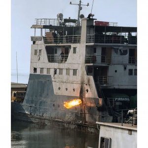 দৌলতদিয়া ঘাটে ফেরিতে আগুন