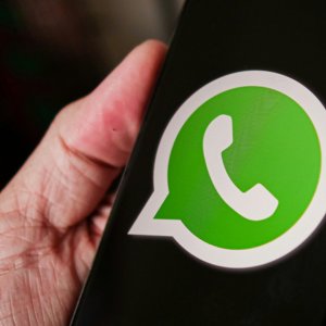 হোয়াটসঅ্যাপের গোপনীয়তা প্রশ্নে মেটার বিরুদ্ধে মামলা ও বিতর্ক