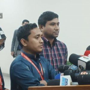 সুষ্ঠু নির্বাচনের পরিবেশ নিয়ে প্রশ্ন, সিইসি’র সঙ্গে এনসিপি প্রতিনিধি দলের সাক্ষাৎ 